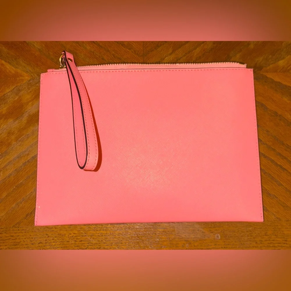 Michael Kors Jet Set XL Travel Wristlet - Picture 5 of 7